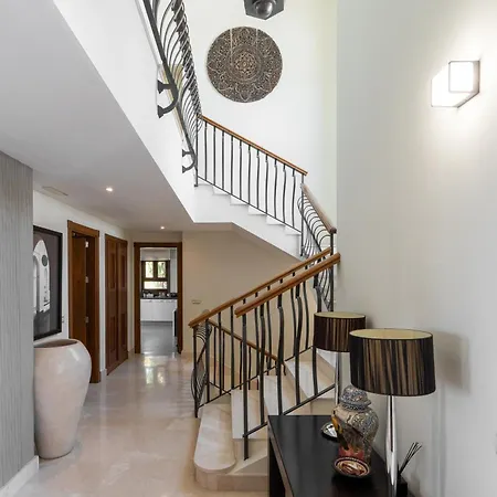 Luxury Modern 5br - Infinity Pool & Panoramic Sea Views