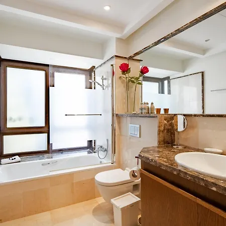 Luxury Modern 5br - Infinity Pool & Panoramic Sea Views
