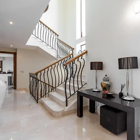 Luxury Modern 5br - Infinity Pool & Panoramic Sea Views Villa *