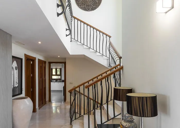 Luxury Modern 5br - Infinity Pool & Panoramic Sea Views